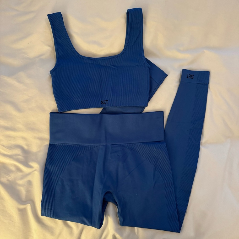 SET Active Sportbody Bra & Leggings set in blue, size medium, never worn